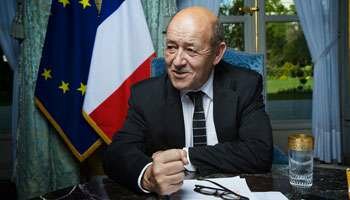 LeDrian Jean-Yves le Drian dans son bureau, le 3 avril. © Bruno Levy pour J.A.