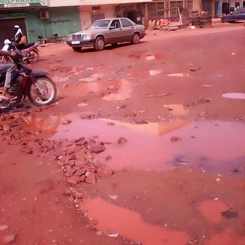 ROUTE-GRATE Une route à titre d'illustration