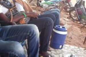 GRIN--300x201 Les jeunes bamakois dans leur grin