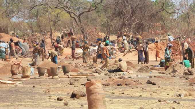 Kolondieba-mine Un site d’orpaillage traditionnel dans la région de Sikasso (pho