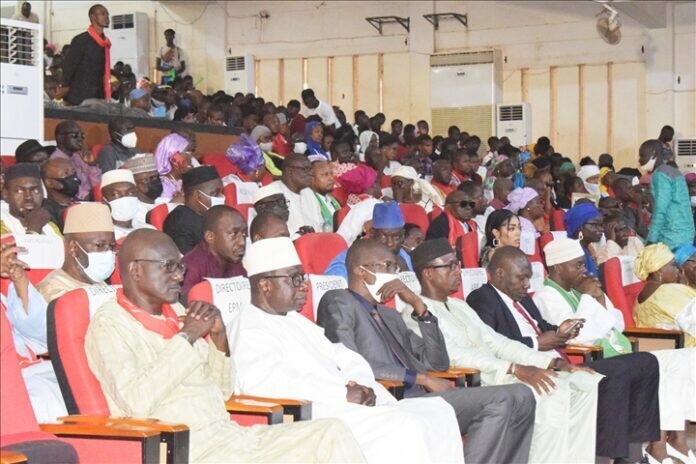 cadre-parti-politique-696x464