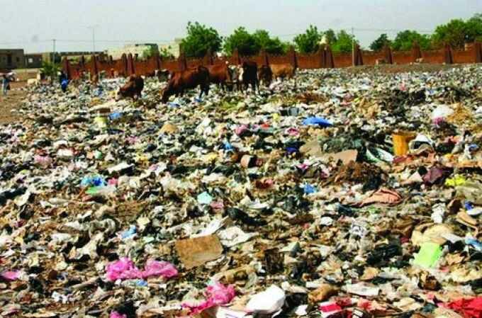 ordures Une vue des tas d'ordures à Médine Coura